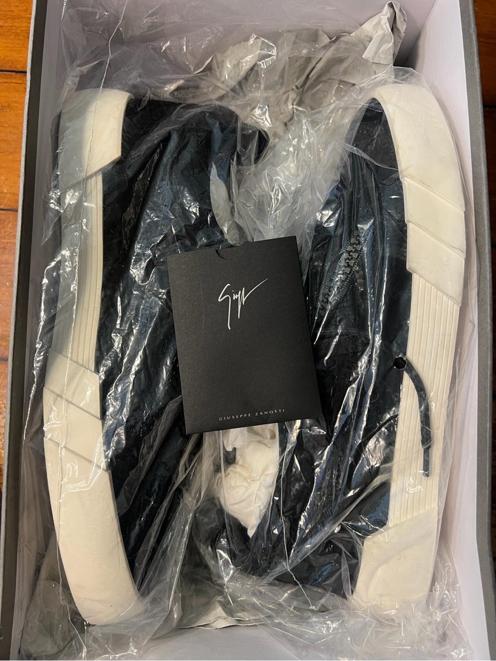Giuseppe Zanotti Black & White Low-Top Suede Sneakers - Picture 6 of 11
